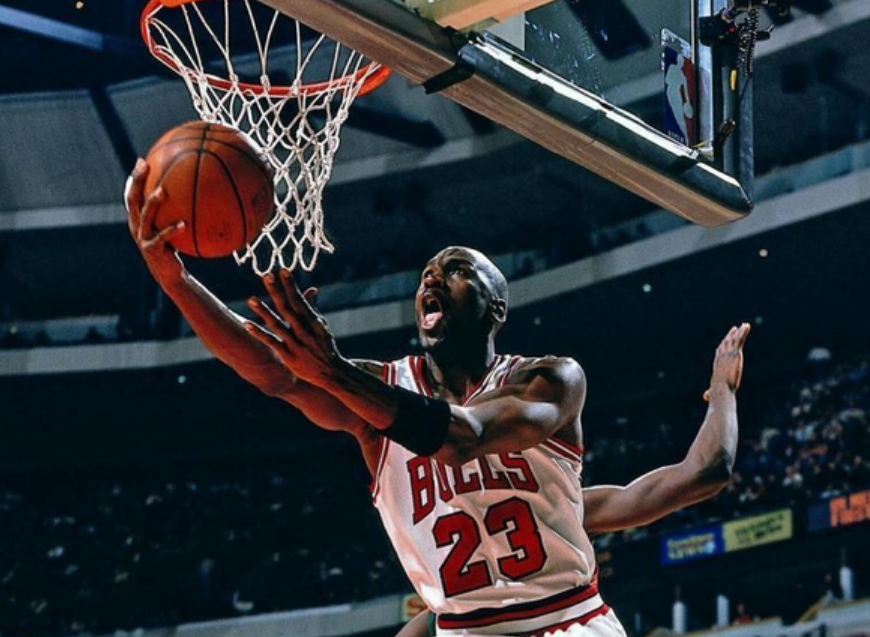 开运体育创NBA历史天价纪录！乔丹98年总决赛G3球衣 拍出1226万美元